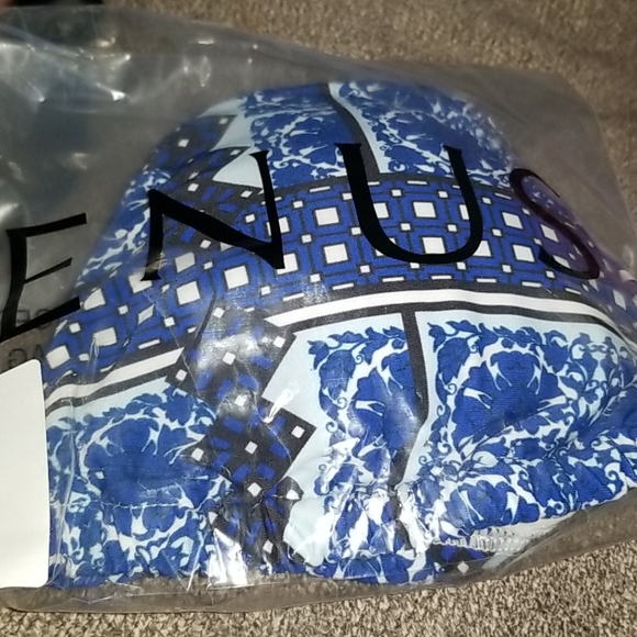 Poolside Triangle Top - Picture 3 of 15